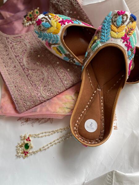 Embroidery dream pair